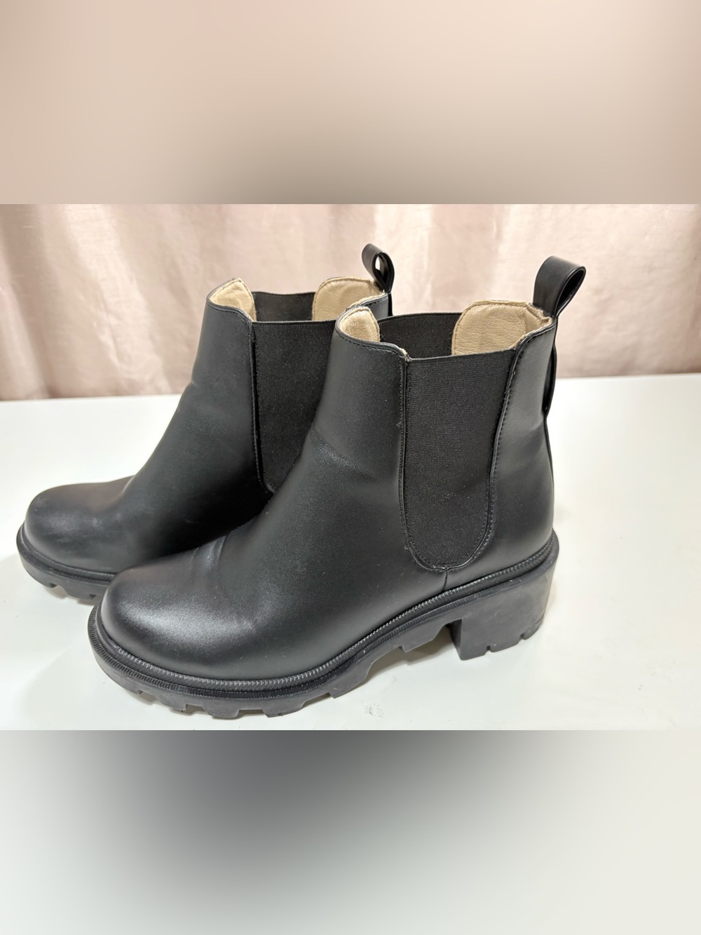 Steve Madden Lug Sole Amulet Black  Women’s Boot Size 9 Pull On Preowned